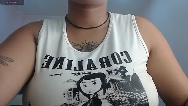 Snapshot of april_bunnyy chatting on 05.27.26 april bunnyy online show from 05.27.26