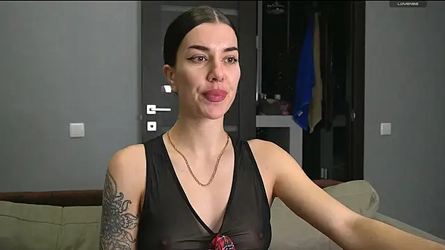 Snapshot of Alice_melice chatting on 02.15.25 Alice melice online show from 02.15.25