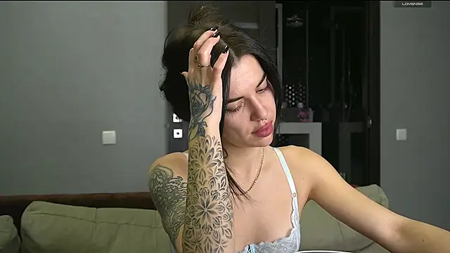 Snapshot of Alice_melice chatting on 02.16.25 Alice melice online show from 02.16.25