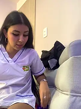 Larabrooks online show from 11.24.25