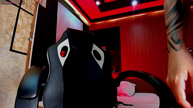 Melany Luv online show from 11.20.25