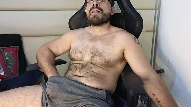 Snapshot of SbasTone_Muscle chatting on 12.15.25 SbasTone Muscle online show from 12.15.25