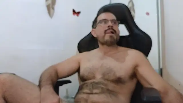 Snapshot of SbasTone_Muscle chatting on 02.17.26 SbasTone Muscle online show from 02.17.26