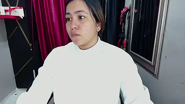 Snapshot of AmorMia chatting on 12.27.24 AmorMia online show from 12.27.24