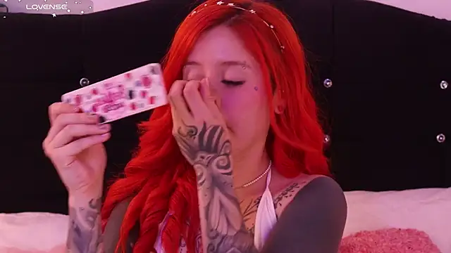 Snapshot of Daarlene chatting on 02.28.25 Daarlene online show from 02.28.25