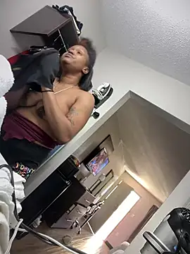 Snapshot of PrettyGal_Tingz chatting on 02.02.25 PrettyGal Tingz online show from 02.02.25