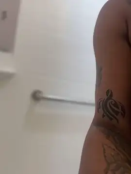 Snapshot of PrettyGal_Tingz chatting on 02.04.25 PrettyGal Tingz online show from 02.04.25