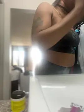 Snapshot of PrettyGal_Tingz chatting on 02.07.25 PrettyGal Tingz online show from 02.07.25