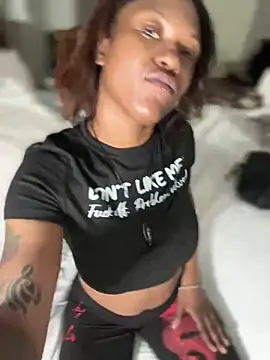 Snapshot of PrettyGal_Tingz chatting on 02.08.25 PrettyGal Tingz online show from 02.08.25