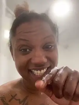 Snapshot of PrettyGal_Tingz chatting on 02.10.25 PrettyGal Tingz online show from 02.10.25