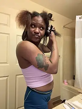 Snapshot of PrettyGal_Tingz chatting on 03.09.25 PrettyGal Tingz online show from 03.09.25