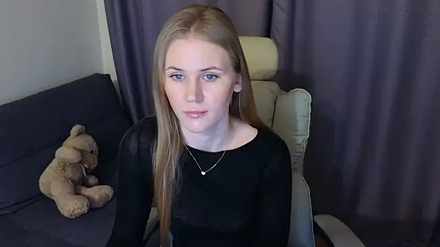 Snapshot of IsabelAllen chatting on 12.03.24 IsabelAllen online show from 12.03.24