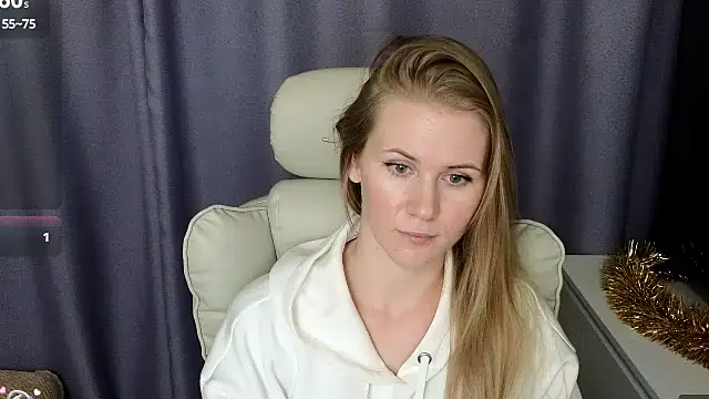 Snapshot of IsabelAllen chatting on 12.19.24 IsabelAllen online show from 12.19.24