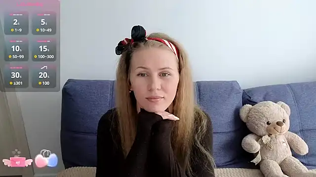 Snapshot of IsabelAllen chatting on 03.05.25 IsabelAllen online show from 03.05.25