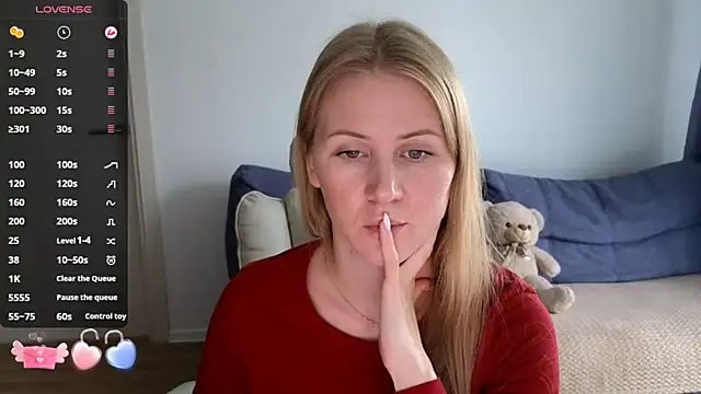 Snapshot of IsabelAllen chatting on 09.16.25 IsabelAllen online show from 09.16.25