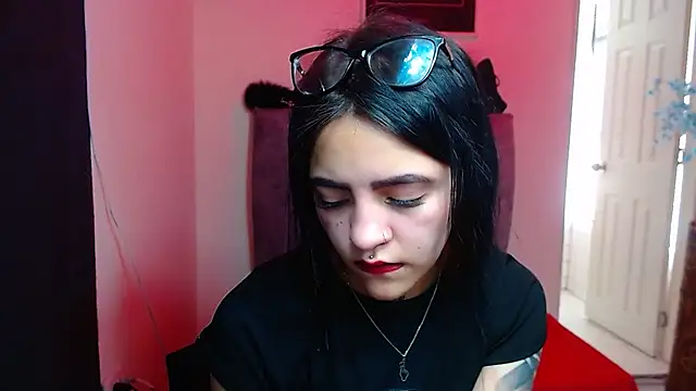 Violettasquirt online show from 10.23.25