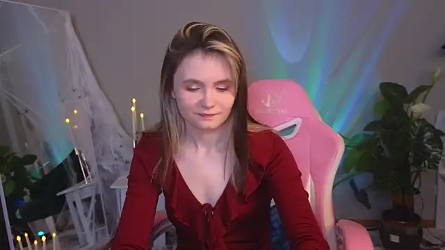 Snapshot of CiriRianonn chatting on 10.29.25 CiriRianonn online show from 10.29.25