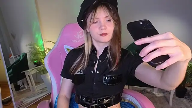 Snapshot of CiriRianonn chatting on 11.07.25 CiriRianonn online show from 11.07.25