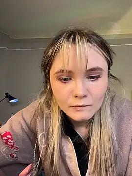 Snapshot of CiriRianonn chatting on 11.08.25 CiriRianonn online show from 11.08.25