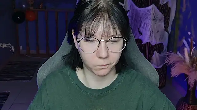 Snapshot of NancyMartinez chatting on 10.23.25 NancyMartinez online show from 10.23.25