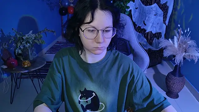 Snapshot of NancyMartinez chatting on 10.24.25 NancyMartinez online show from 10.24.25