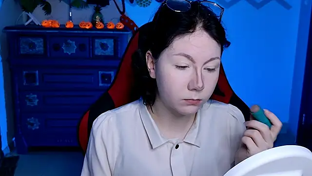 Snapshot of NancyMartinez chatting on 10.31.25 NancyMartinez online show from 10.31.25