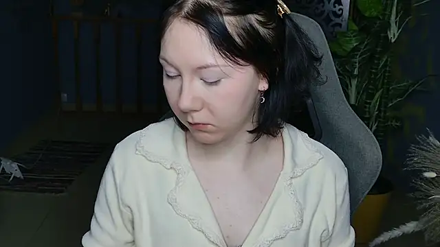 Snapshot of NancyMartinez chatting on 11.18.25 NancyMartinez online show from 11.18.25