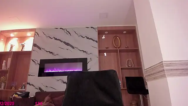 Snapshot of Isabel_Escorcia chatting on 02.13.25 Isabel Escorcia online show from 02.13.25