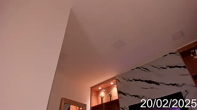 Snapshot of Isabel_Escorcia chatting on 02.20.25 Isabel Escorcia online show from 02.20.25