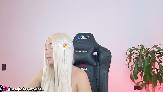 Mariafer05 online show from 04.13.26