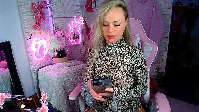 EllieKarrX online show from 12.12.24