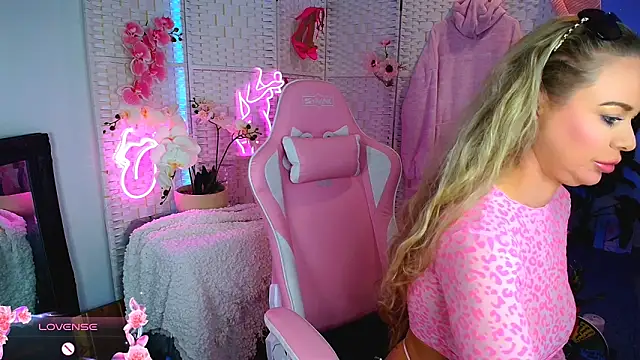 EllieKarrX online show from 01.13.25