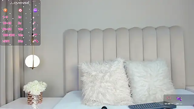 Snapshot of atenea_roberts chatting on 02.05.25 atenea roberts online show from 02.05.25