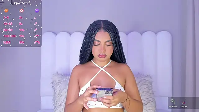 Snapshot of atenea_roberts chatting on 09.18.25 atenea roberts online show from 09.18.25