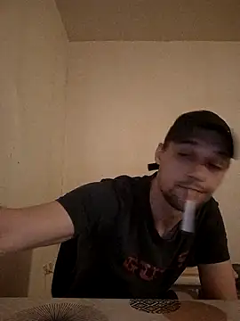 Snapshot of kx93 chatting on 10.15.25 kx93 online show from 10.15.25