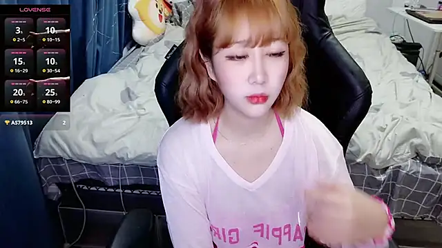 Snapshot of Angelababy001 chatting on 02.15.25 Angelababy001 online show from 02.15.25