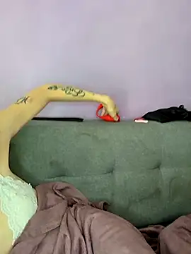 Snapshot of chachalette444 chatting on 12.21.25 chachalette444 online show from 12.21.25