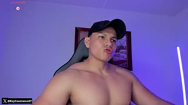 Snapshot of RoyConstance chatting on 12.18.25 RoyConstance online show from 12.18.25