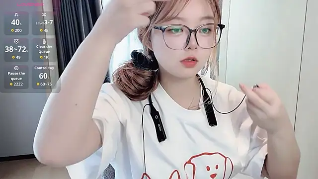 Snapshot of MM-Xylia chatting on 09.29.25 MM-Xylia online show from 09.29.25