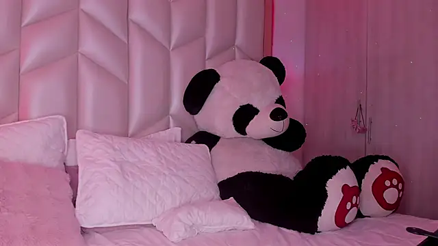 Snapshot of AlhanaRose chatting on 02.25.25 AlhanaRose online show from 02.25.25