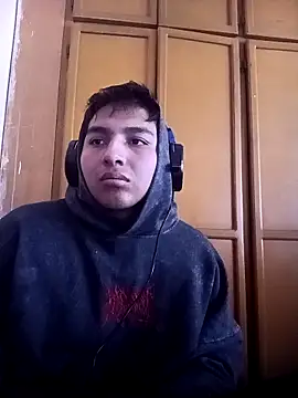 Snapshot of LoganFinds chatting on 10.28.25 LoganFinds online show from 10.28.25