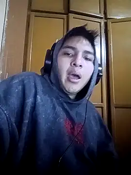 Snapshot of LoganFinds chatting on 10.29.25 LoganFinds online show from 10.29.25