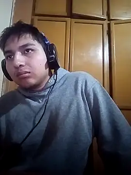 Snapshot of LoganFinds chatting on 10.31.25 LoganFinds online show from 10.31.25