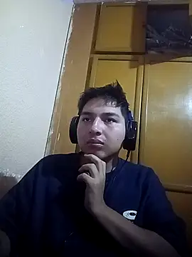 Snapshot of LoganFinds chatting on 11.02.25 LoganFinds online show from 11.02.25