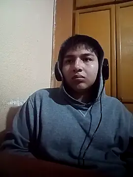 Snapshot of LoganFinds chatting on 11.10.25 LoganFinds online show from 11.10.25