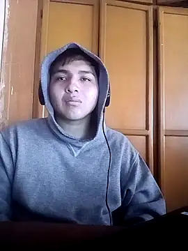 Snapshot of LoganFinds chatting on 11.10.25 LoganFinds online show from 11.10.25