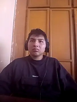 Snapshot of LoganFinds chatting on 11.30.25 LoganFinds online show from 11.30.25