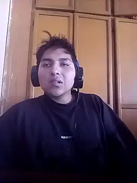 Snapshot of LoganFinds chatting on 12.03.25 LoganFinds online show from 12.03.25