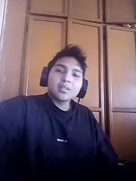 Snapshot of LoganFinds chatting on 12.04.25 LoganFinds online show from 12.04.25