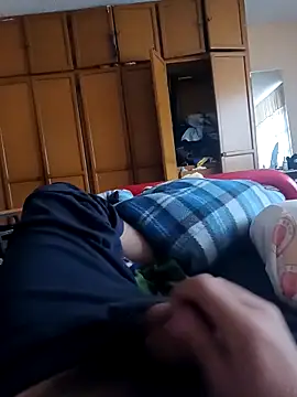 Snapshot of LoganFinds chatting on 12.13.25 LoganFinds online show from 12.13.25